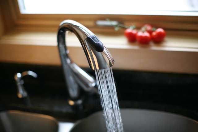 Does Installing a Water Filtration Faucet Mean I Have to Give Up My  Sprayer? | Aquasana